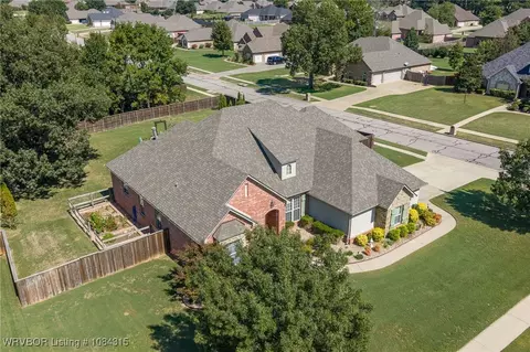 View/Area - 1707 Crystal Ct, Fort Smith, AR 72916 photo 2 of 5