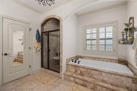 Bath - 1707 Crystal Ct, Fort Smith, AR 72916 photo 2 of 3