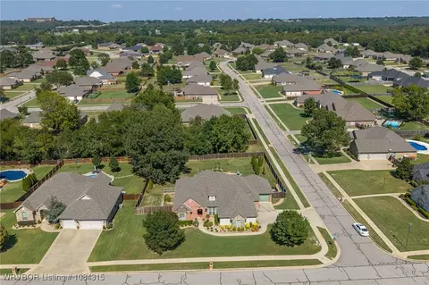 View/Area - 1707 Crystal Ct, Fort Smith, AR 72916 photo 3 of 5