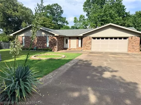 402 N 27th St, Ozark, AR 72949