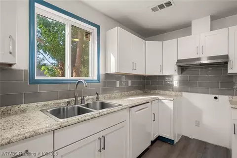 Kitchen - 801 N 46 St, Fort Smith, AR 72903 photo 3 of 3