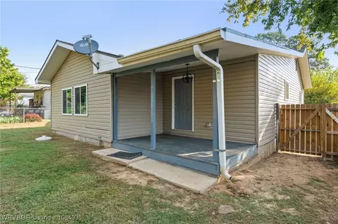 Exterior - 801 N 46 St, Fort Smith, AR 72903 photo 5 of 6