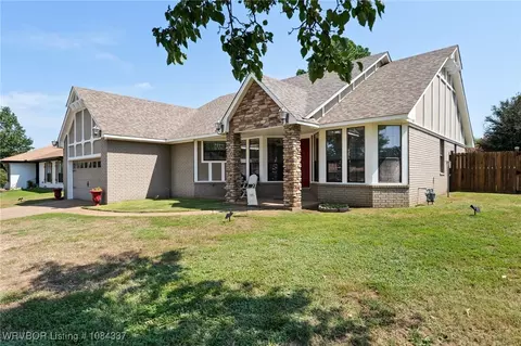 Exterior - 9901 Kingsley Pl, Fort Smith, AR 72908 photo 2 of 7
