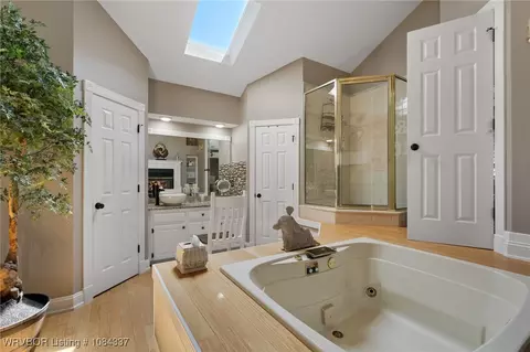 Bath - 9901 Kingsley Pl, Fort Smith, AR 72908 photo 3 of 4