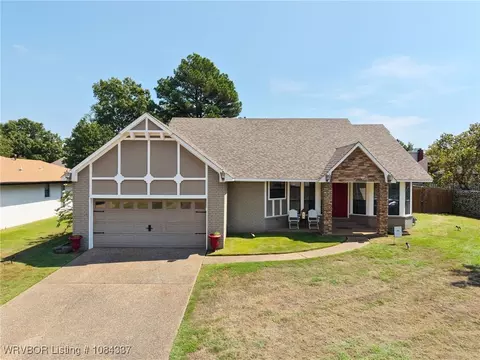 9901 Kingsley Pl, Fort Smith, AR 72908