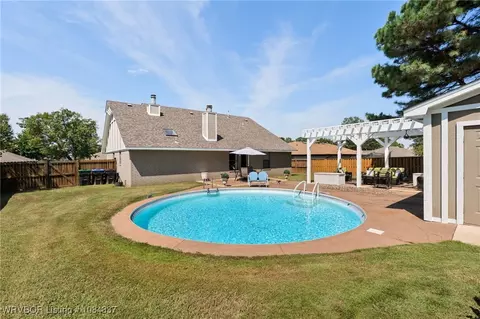 Exterior - 9901 Kingsley Pl, Fort Smith, AR 72908 photo 6 of 7