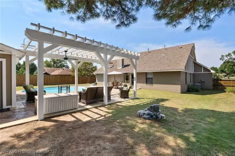 Exterior - 9901 Kingsley Pl, Fort Smith, AR 72908 photo 4 of 7