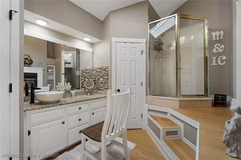 Bath - 9901 Kingsley Pl, Fort Smith, AR 72908 photo 1 of 4