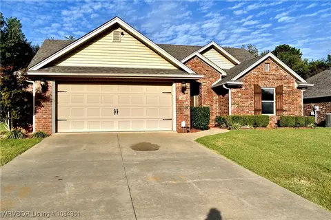13 S 14th St, Lavaca, AR 72941