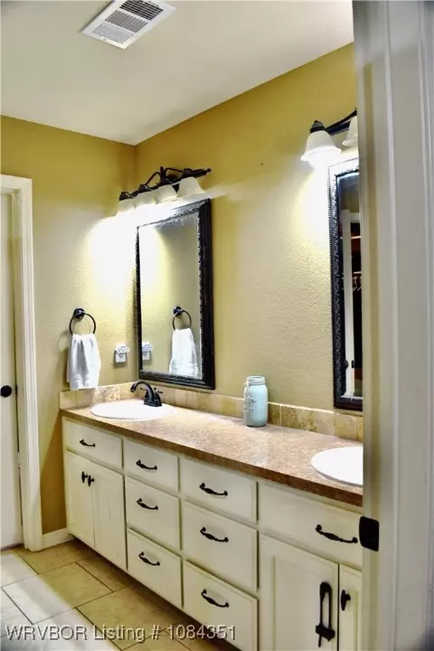 Bath - 13 S 14th St, Lavaca, AR 72941 photo 1 of 3