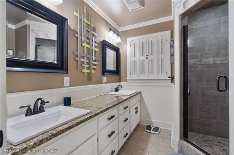 Bath - 10101 Foxboro Rd, Fort Smith, AR 72903 photo 2 of 4