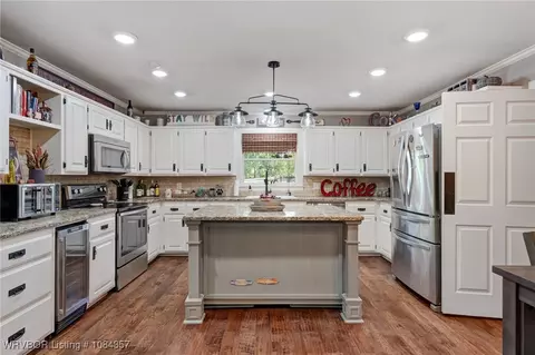 Kitchen - 10101 Foxboro Rd, Fort Smith, AR 72903 photo 1 of 3