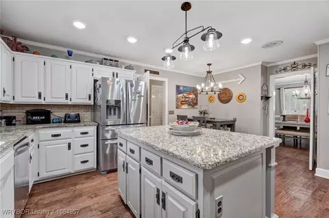Kitchen - 10101 Foxboro Rd, Fort Smith, AR 72903 photo 3 of 3