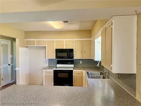 Kitchen - 510 Darlene Dr, Mansfield, AR 72944 photo 2 of 2