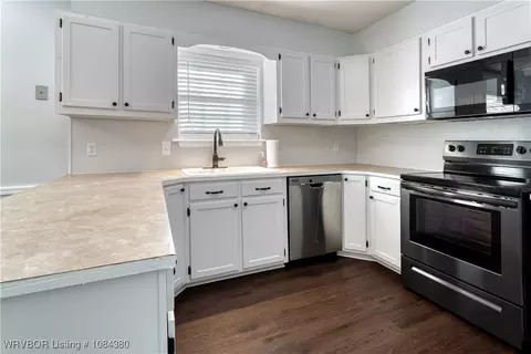 Kitchen - 9100 Timberlyn Way, Fort Smith, AR 72903 photo 2 of 2