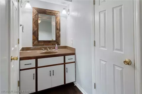 Bath - 9100 Timberlyn Way, Fort Smith, AR 72903 photo 2 of 4