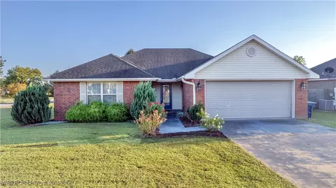 110 Drake Dr, Muldrow, OK 74948