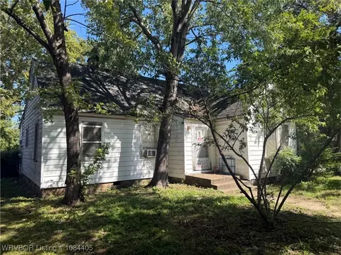 Exterior - 2035 S L St, Fort Smith, AR 72901 photo 2 of 4