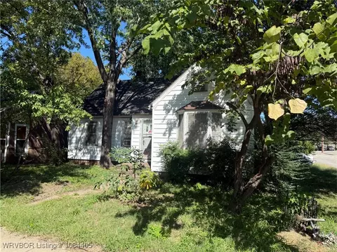Exterior - 2035 S L St, Fort Smith, AR 72901 photo 3 of 4