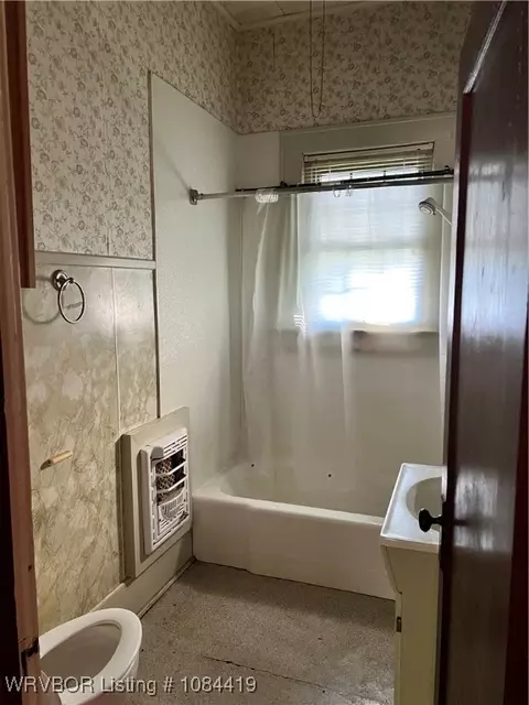 Bath - 111 Grober St, Paris, AR 72855 photo 1 of 1