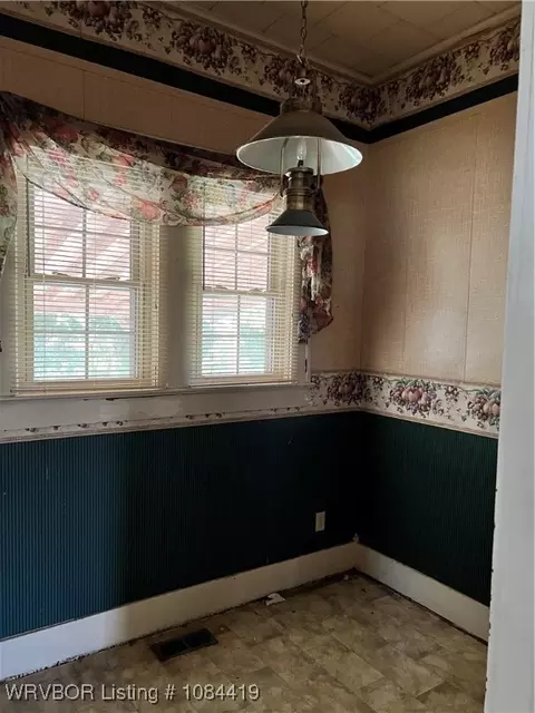 Dining - 111 Grober St, Paris, AR 72855 photo 1 of 1