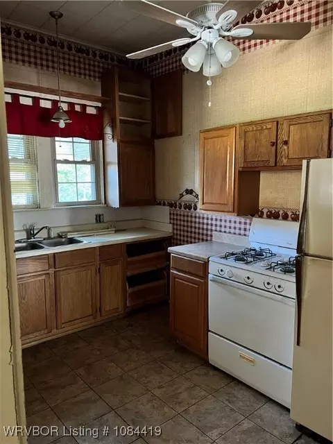 Kitchen - 111 Grober St, Paris, AR 72855 photo 2 of 2