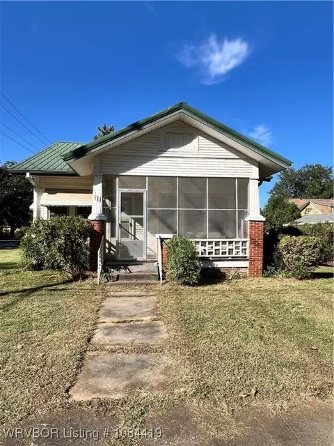 111 Grober St, Paris, AR 72855