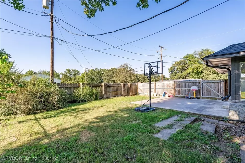 Exterior - 3725 Hendricks Cir, Fort Smith, AR 72903 photo 7 of 9