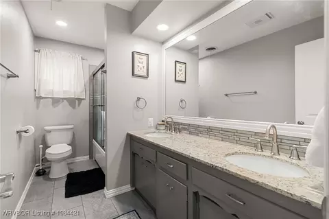 Bath - 3725 Hendricks Cir, Fort Smith, AR 72903 photo 1 of 4