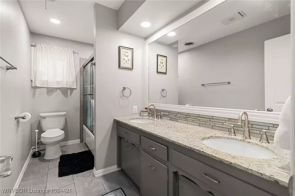 Bath - 3725 Hendricks Cir, Fort Smith, AR 72903 photo 1 of 4