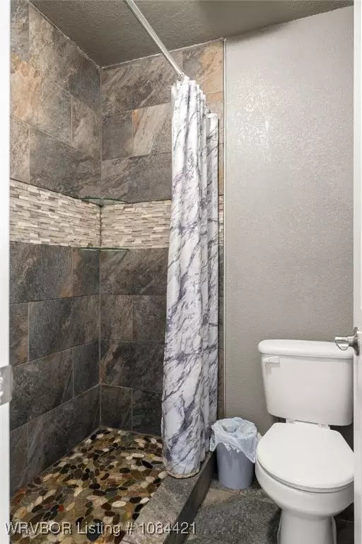 Bath - 3725 Hendricks Cir, Fort Smith, AR 72903 photo 3 of 4