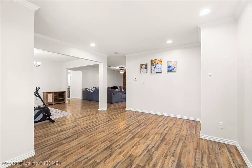 Living - 3725 Hendricks Cir, Fort Smith, AR 72903 photo 2 of 2