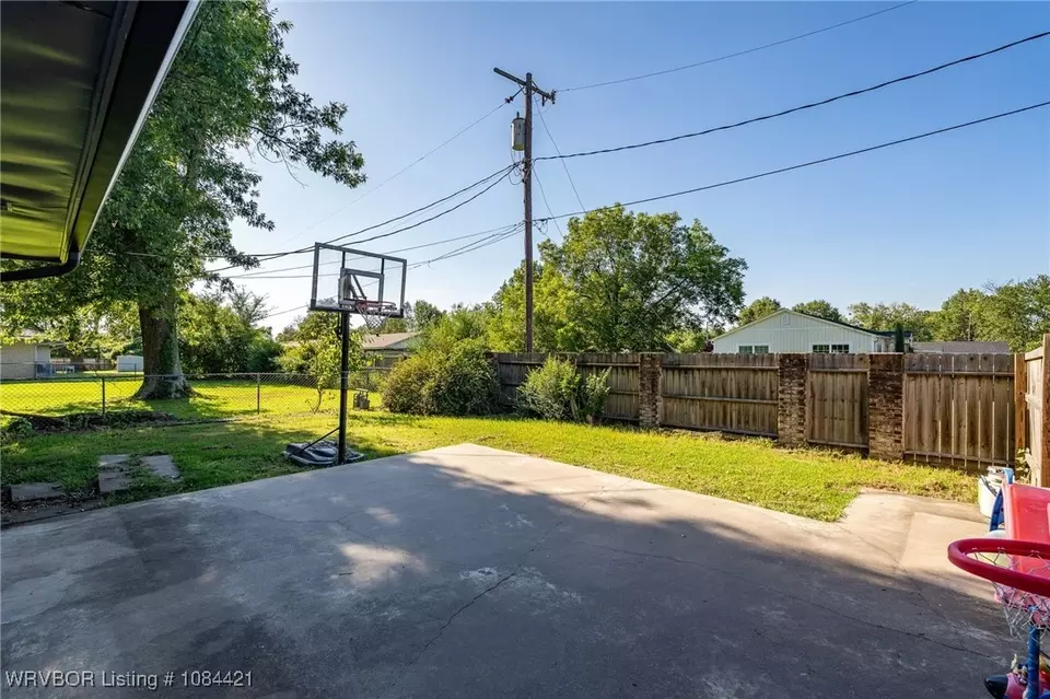 Exterior - 3725 Hendricks Cir, Fort Smith, AR 72903 photo 5 of 9