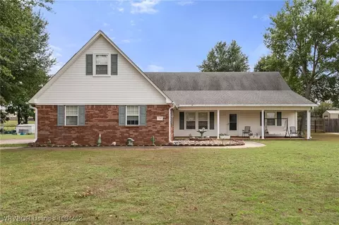 1704 Broaddrick Ln, Van Buren, AR 72956