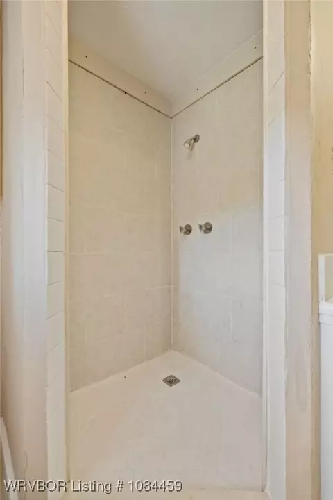 Bath - 111 Sherwood Ave, Fort Smith, AR 72916 photo 2 of 4