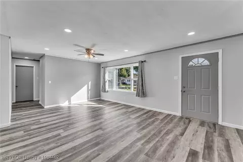 Living - 3709 Marshall Dr, Fort Smith, AR 72904 photo 1 of 2