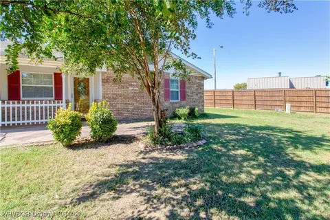 8112 S 35th Ter, Fort Smith, AR 72908 photo 4
