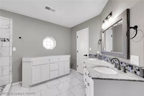 Bath - 503 Janet Ln, Pocola, OK 74902 photo 5 of 6