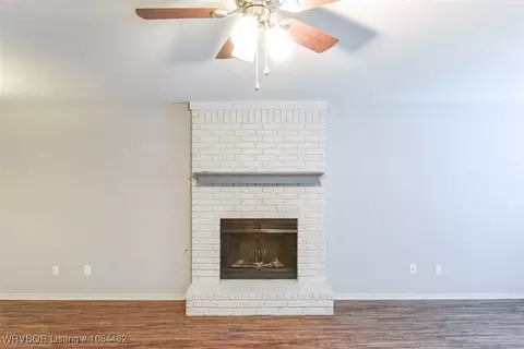 Living - 809 George St, Fort Smith, AR 72908 photo 2 of 4