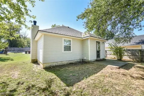 Exterior - 809 George St, Fort Smith, AR 72908 photo 3 of 4
