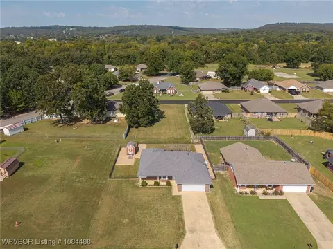 104 Commanche Loop, Roland, OK 74954 photo 11