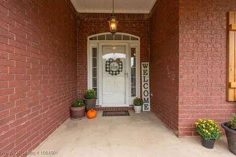 Entry Way - 621 E Newberry Rd, Alma, AR 72921 photo 1 of 1