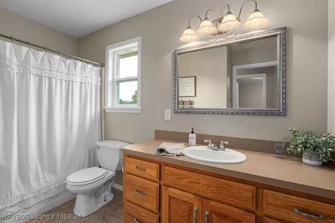 Bath - 621 E Newberry Rd, Alma, AR 72921 photo 3 of 3