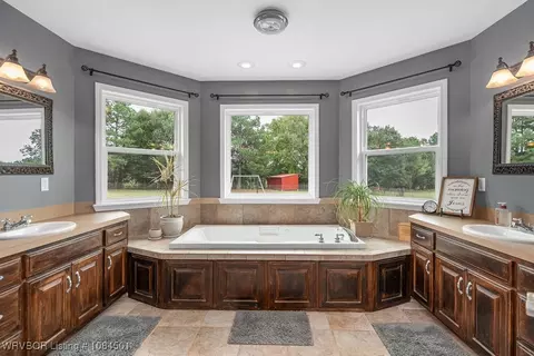 Bath - 621 E Newberry Rd, Alma, AR 72921 photo 1 of 3