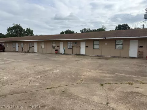 826 W Cherokee Ave, Sallisaw, OK 74955