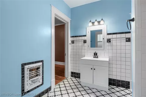 Bath - 615 May Ave, Fort Smith, AR 72901 photo 2 of 5