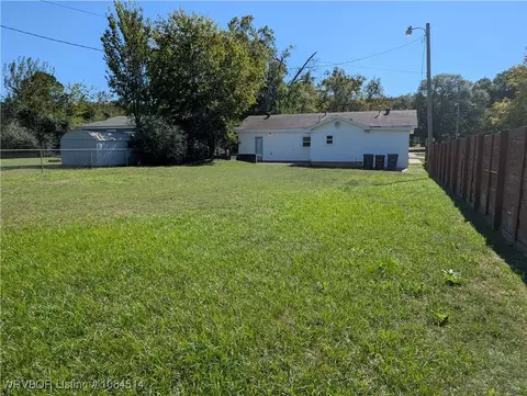 Exterior - 3315 Independence St, Fort Smith, AR 72903 photo 6 of 7