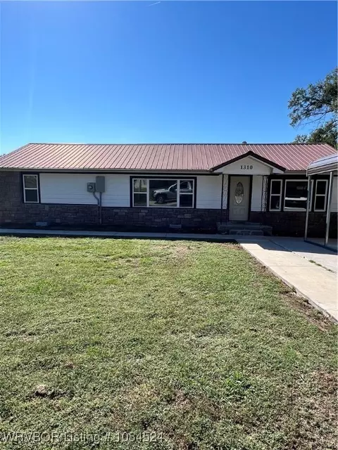 1310 Wood St, Paris, AR 72855