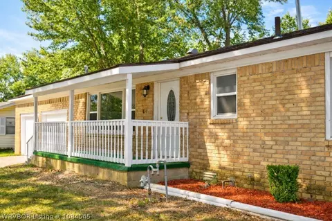 831 E Mary Ave, Sallisaw, OK 74955