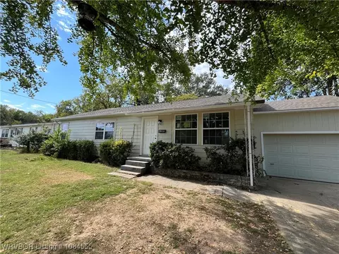 415 N 21st St, Van Buren, AR 72956